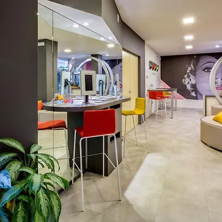 Отель La - Sure Collection By Western 3*