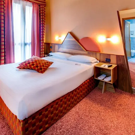 Отель La - Sure Collection By Western 3*