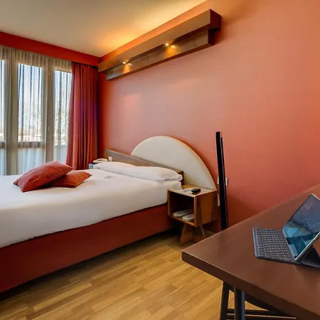 La - Sure Collection By Western 호텔