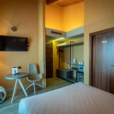 La - Sure Collection By Western Отель