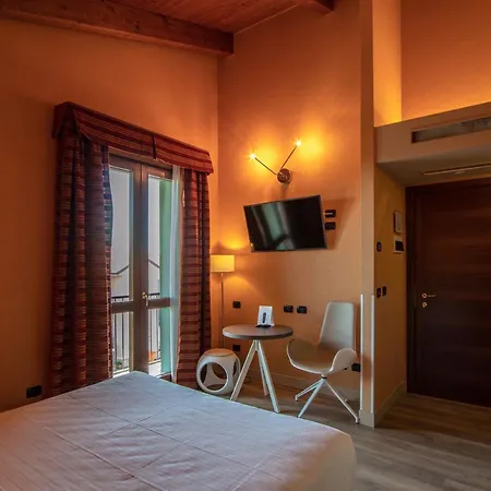 Отель La - Sure Collection By Western