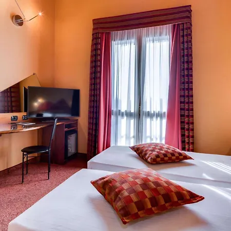 Отель La - Sure Collection By Western Ивреа