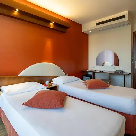 Отель La - Sure Collection By Western