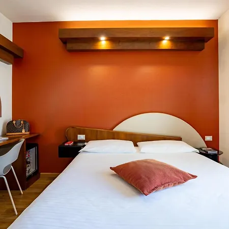 Отель La - Sure Collection By Western 3*