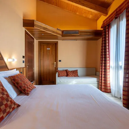 La - Sure Collection By Western 3*