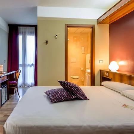 Отель La - Sure Collection By Western Ивреа