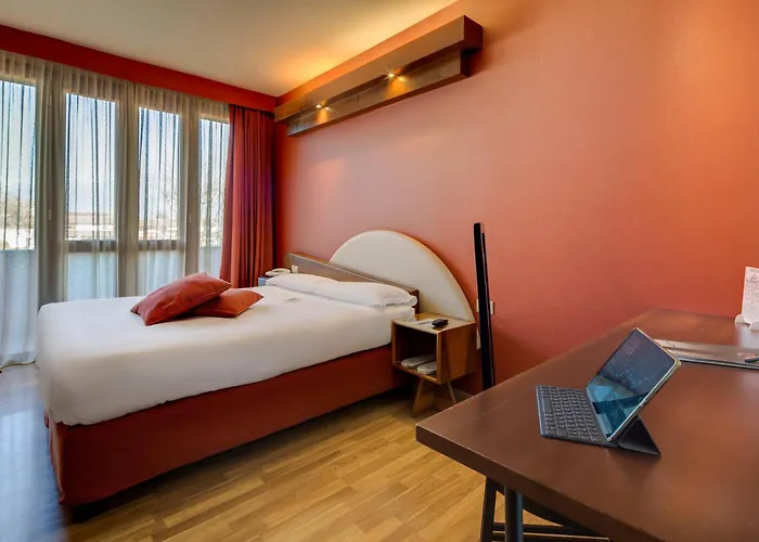 La - Sure Collection By Western Hotel