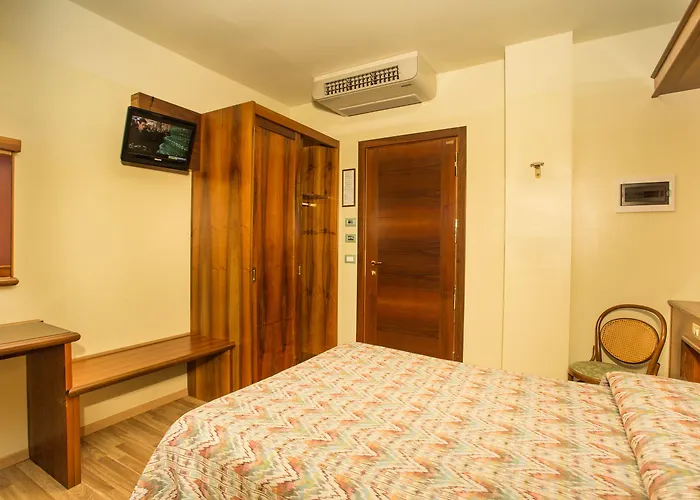 Hotel La - Sure Collection By Western