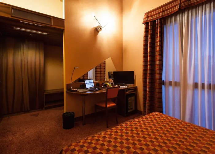 La - Sure Collection By Western 3*